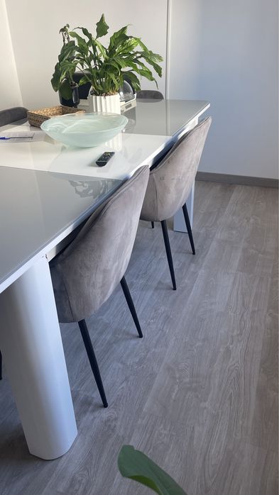 Mesa de jantar com 6 cadeiras