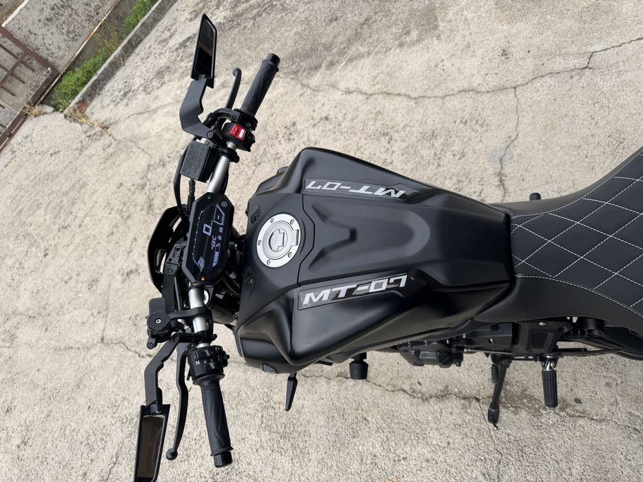 Yamaha 07 pure black
