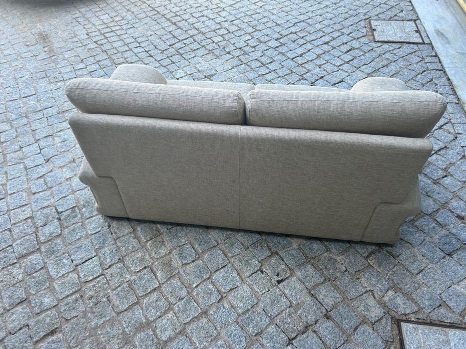 Sofá em sarja, em belíssimo estado