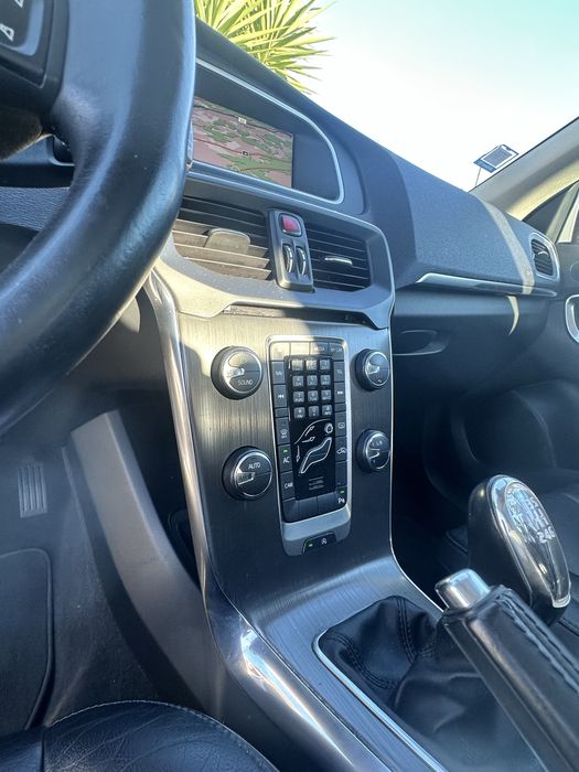 Volvo v40 d2 teto panoramico