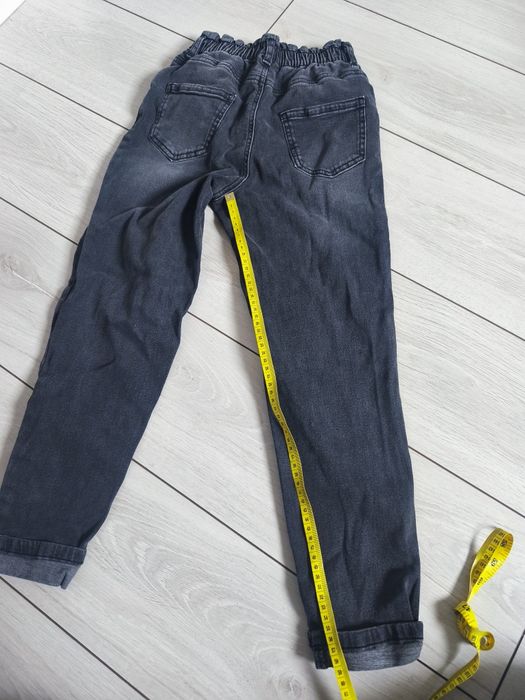 Sprzedam jeansy 140