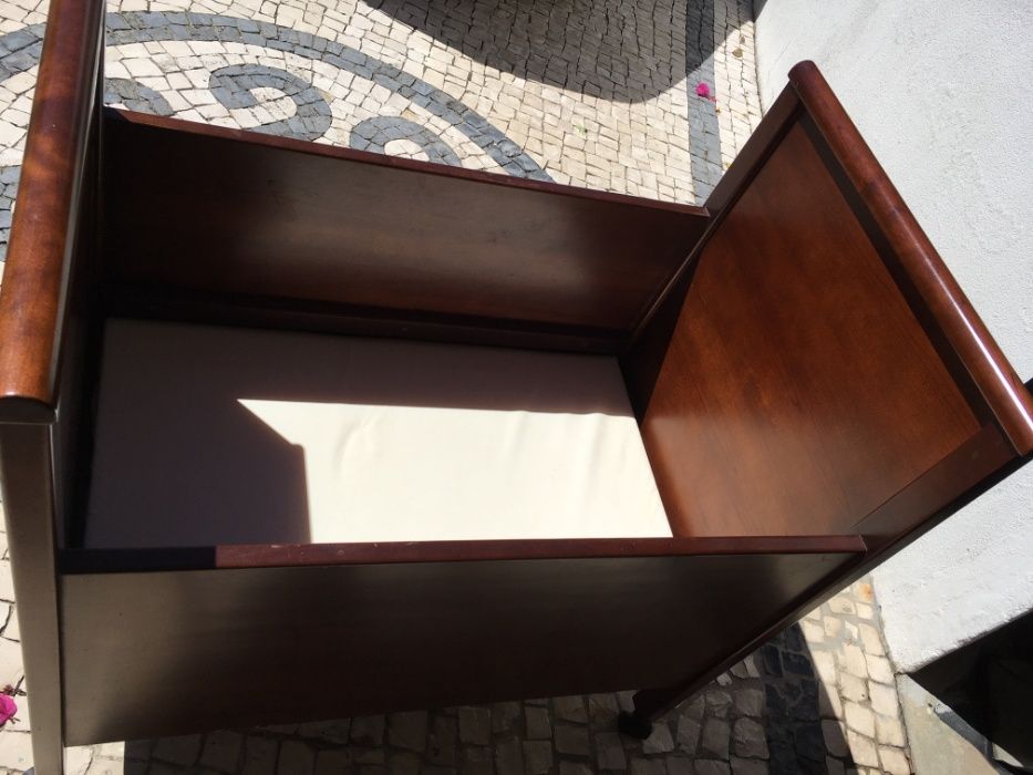 Berço de Bébé em nogueira com 92x62 cm e 90 cm altura