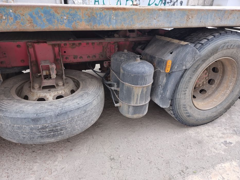 Напівпричіп платформа