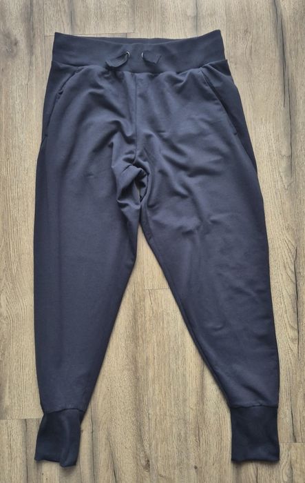 Kari traa joggery S
S granatowe, stan bdb