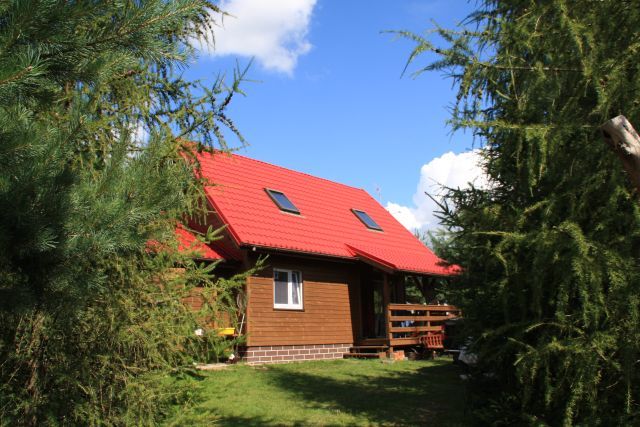 dom nad Saskiem z prywatnym pomostem.