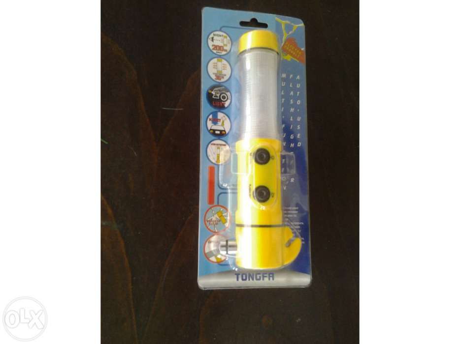 Troco / Pack de 100 lanternas/Martelos Multifunções Auto em Gift Box