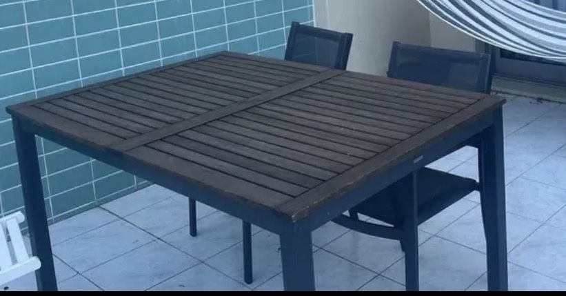 Mesa de jardim e 4 cadeiras