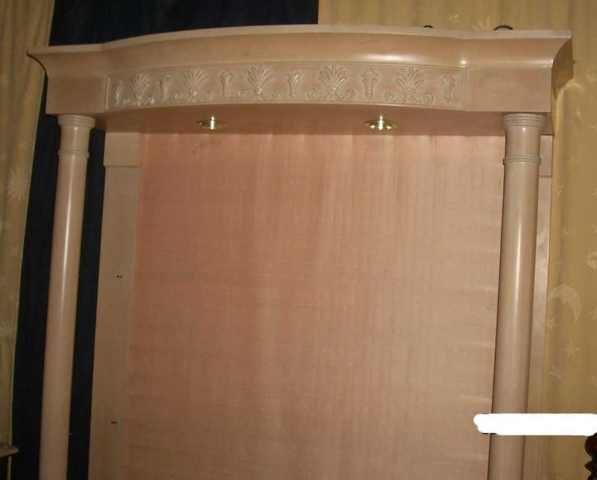 Móvel de sala madeira maciça lacada c/iluminação- Para Desocupar