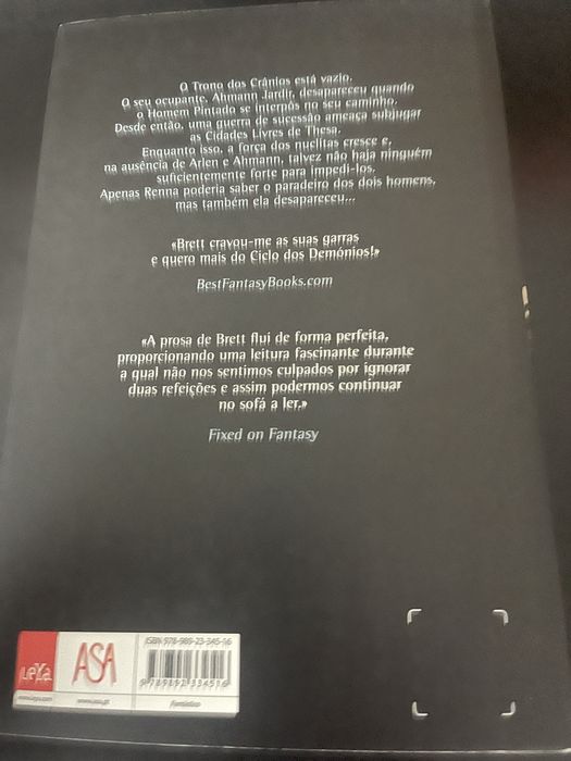 Livro O Trono dos Crânios
