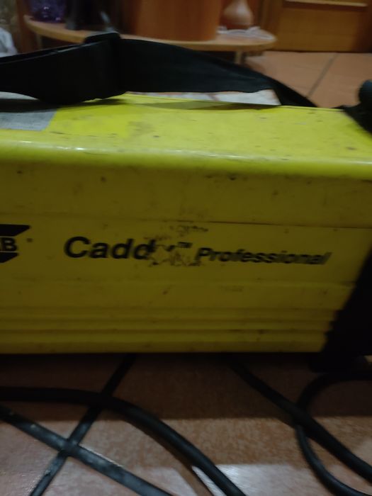 Máquina de soldar trifásica a funcionar na perfeição