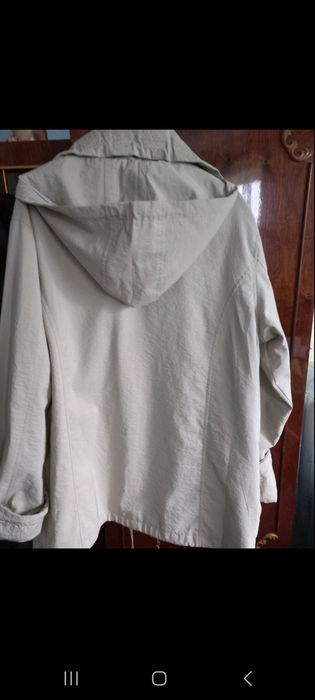 Продам куртки ветровки.