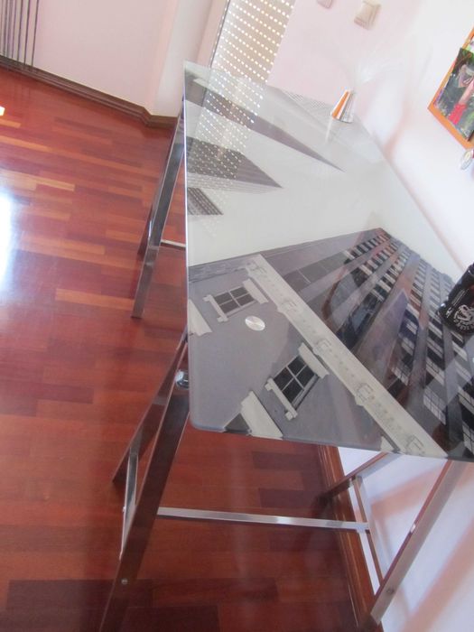 Mesa para escritorio ou sala