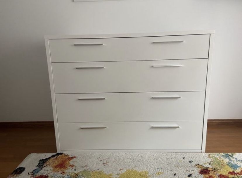 Cómoda e duas mesas de cabeceira