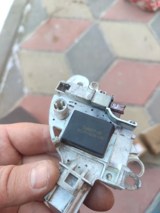 Продам реле-регулятор зарядки генератора для Ford Focus II