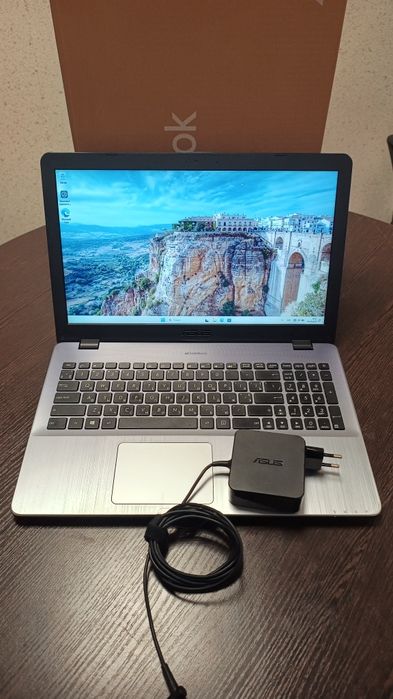 Ноутбук ASUS X542UF
