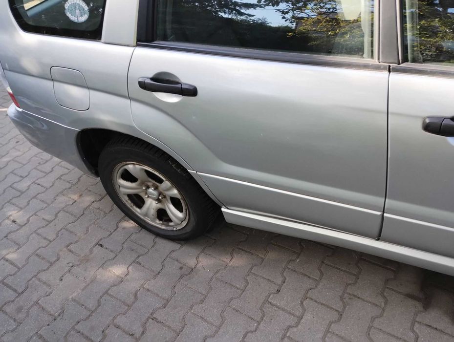 drzwi subaru  forester sg II przednie i tylne prawe 01G srebrne