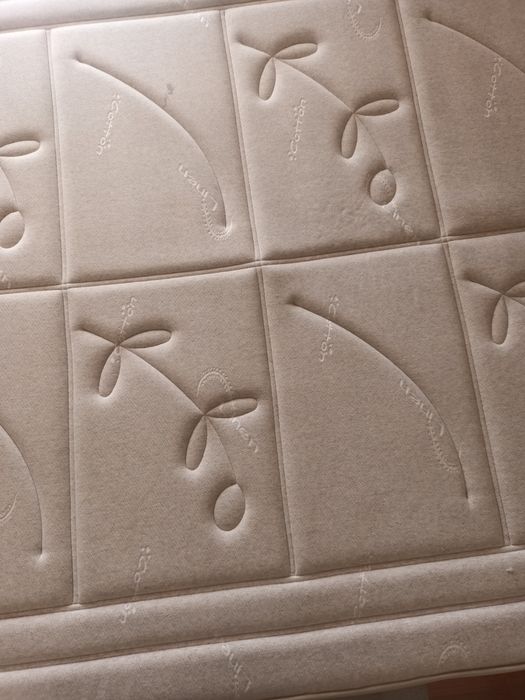 Colchão  1,60cm por 2,00cm