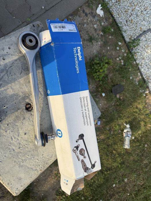 Wachacz przedni gorny audi a4 b8