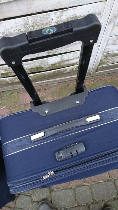 Walizka podróżna srednia  1 szt ultra lekkia nowe