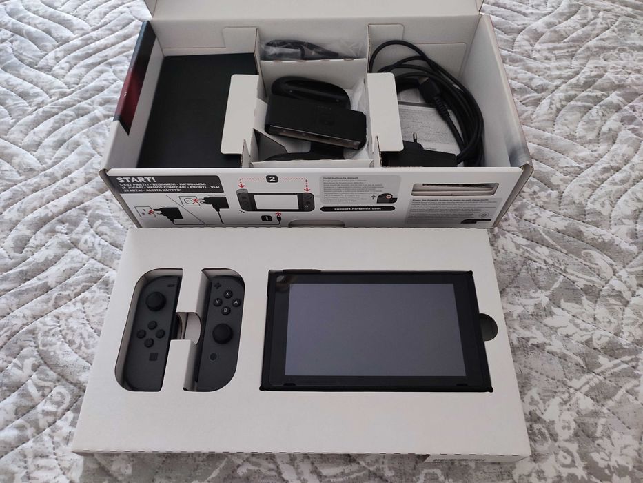 Consola Nintendo Switch com bolsa de transporte