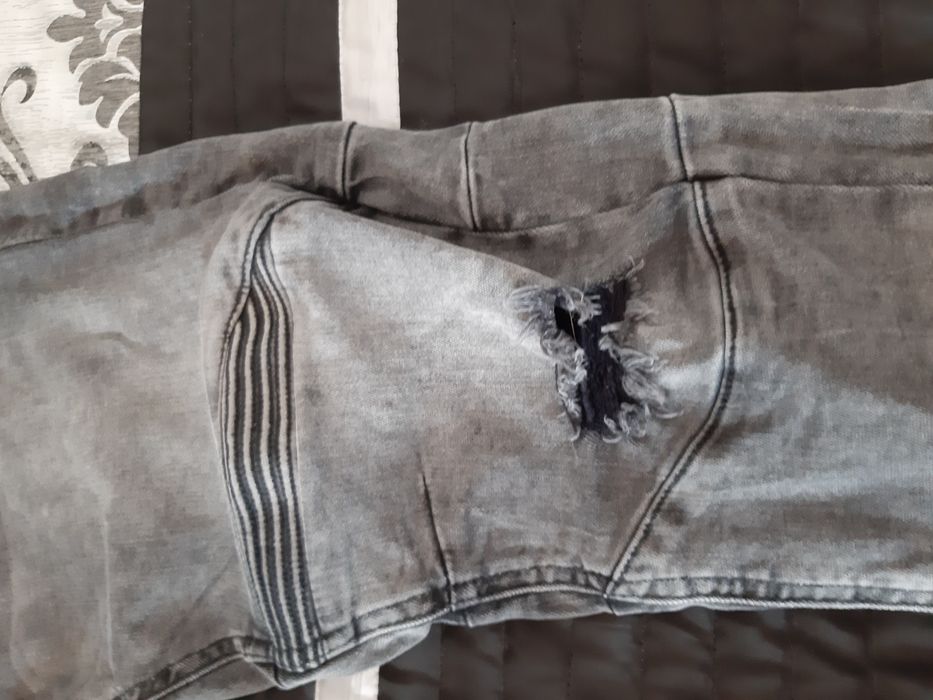 Spodnie dżinsowe slim CROPP