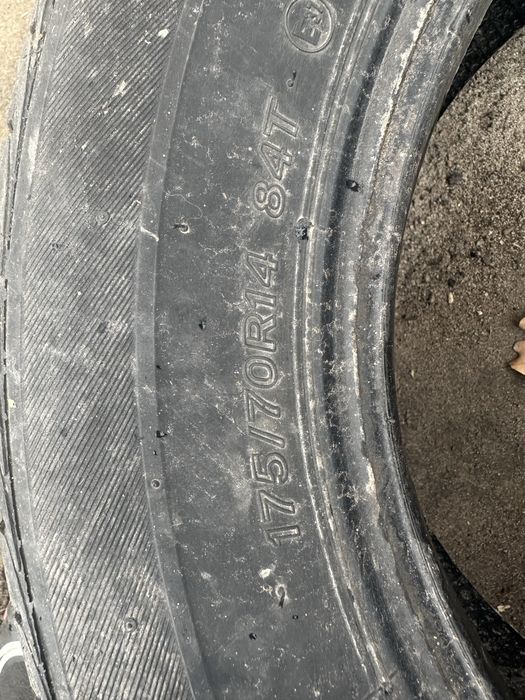 продам комплект гуми