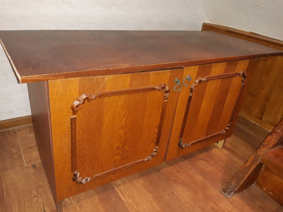 Стіл журнальний.Тумба , антресоль.