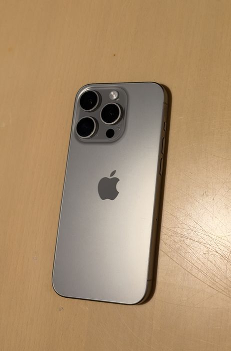 Iphone 15 pro max 128gb 81% bateria