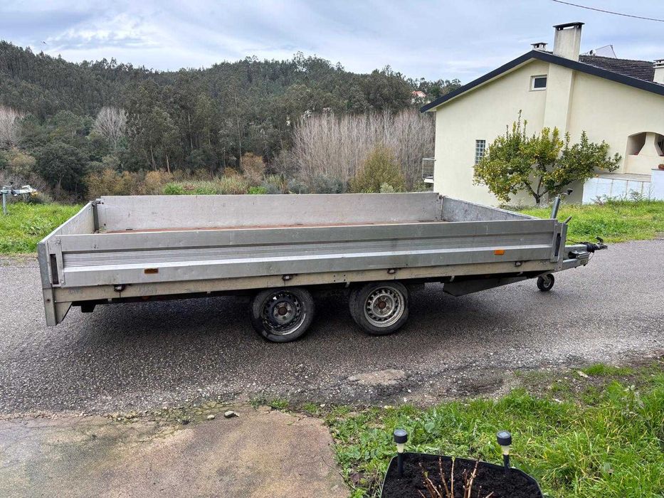 Reboque/ atrelado porta maquinas/carros