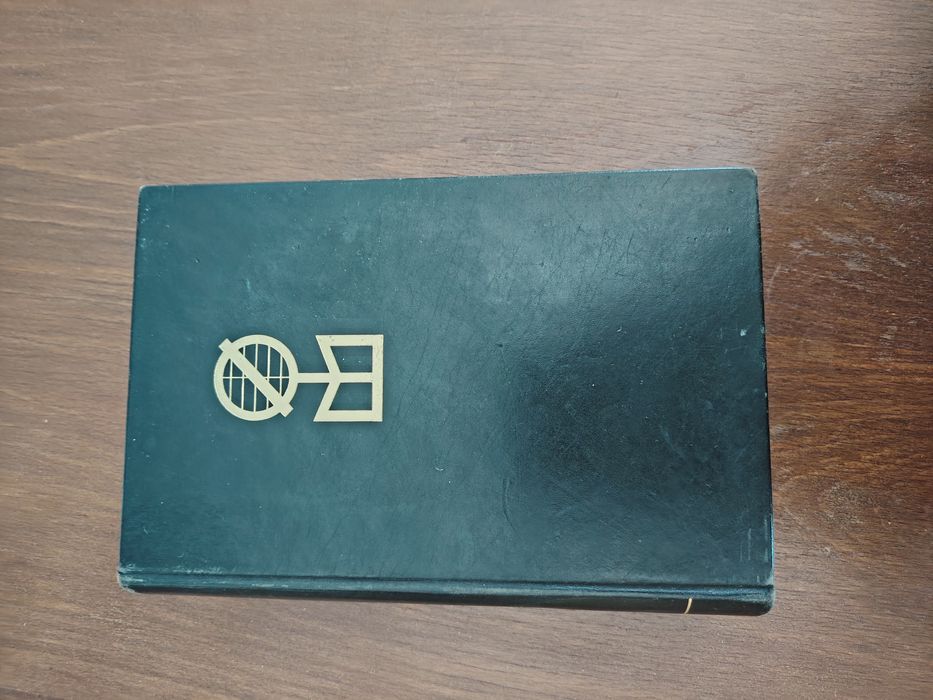 VARIEDADE de livros e enciclopedias
