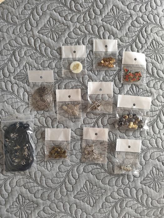 Lote grande de material para bijuteria – pendentes, miçangas