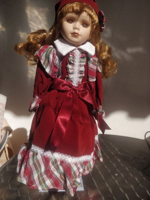 Boneca de porcelana, nova nunca foi usada,