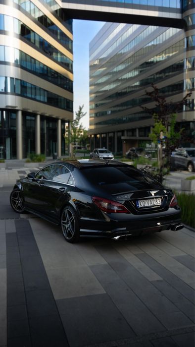 Czarny Mercedes CLS63 AMG do ślubu