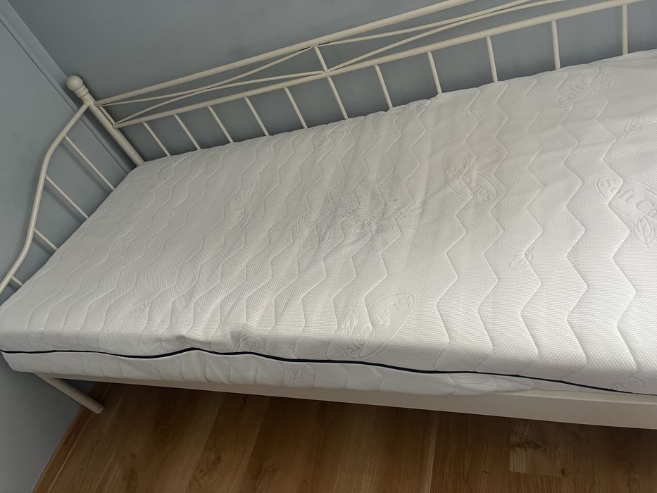 Łóżko metalowe z materacem