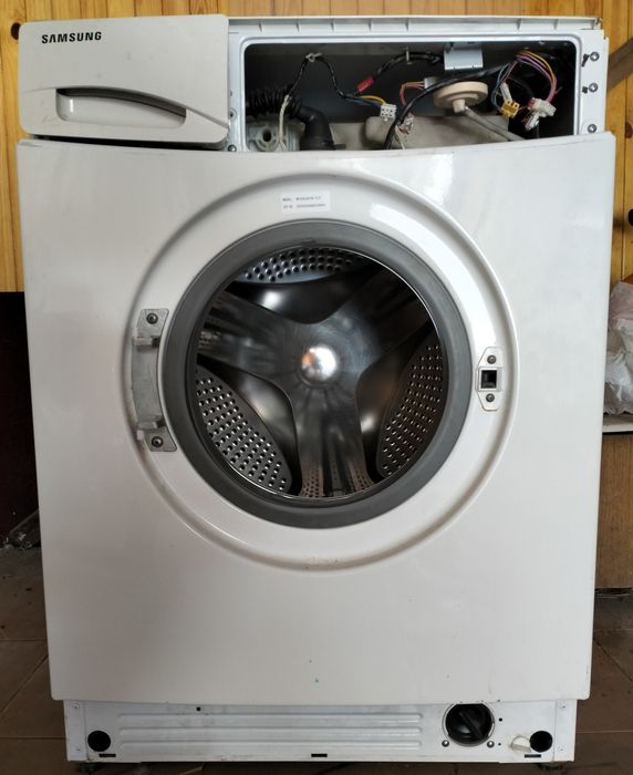 Стиральная машина SAMSUNG WF6450N7W (на запчасти)