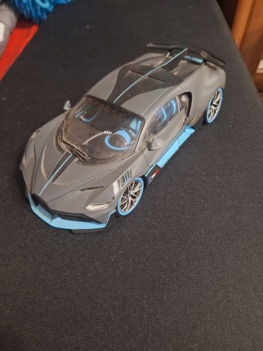Model BUGATTI DIVO 1:18 Burago