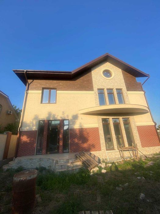Комфортний будинок в Совіньйоні під чистове оздоблення.