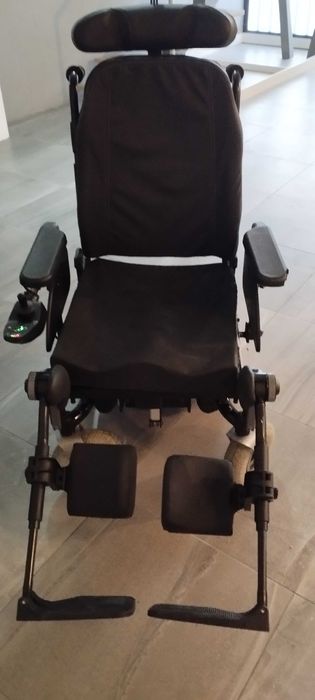 Cadeira de Rodas Elétrica Invacare Bora