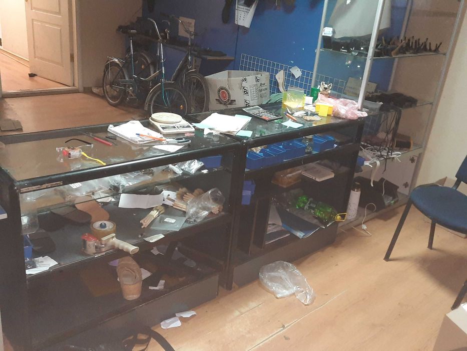 стелажі.прилавки.металеві розбірні.зкутника 30мм