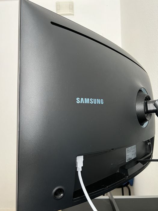 monitor samsung C32HG70 32 cale curved 144hz 1440p. HDR