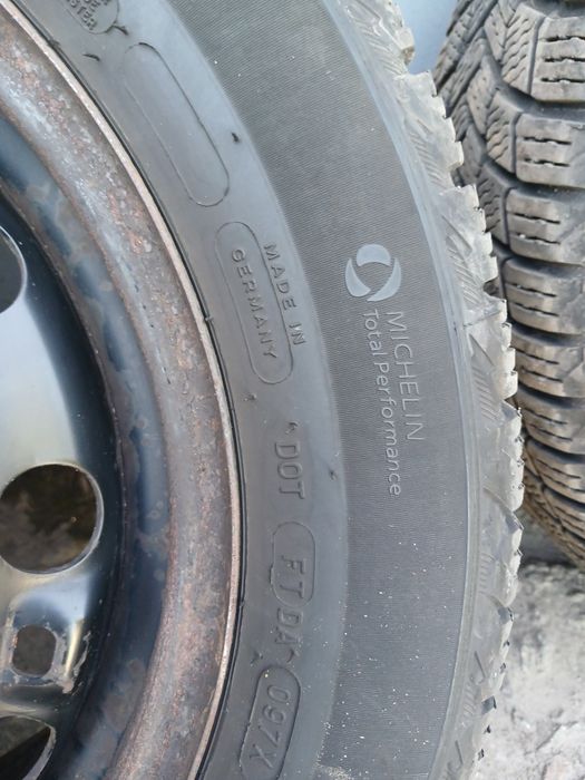 Шини зимові michelin на оригінальних дисках volkswagen r15
