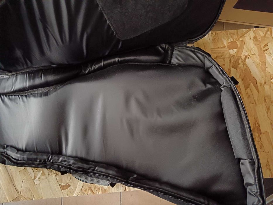 906 GBP-EE04 Explorer style gigbag. Excellent.