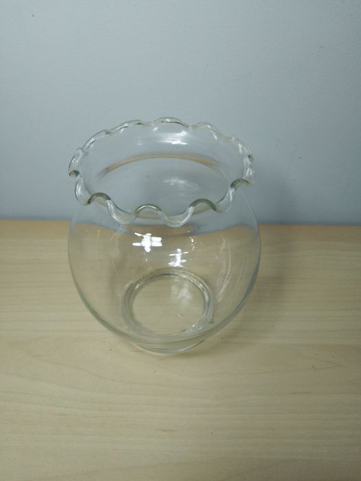 Szklany wazonik kula