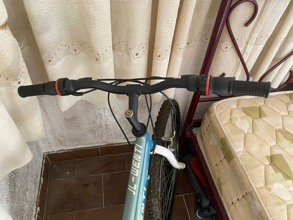 Bicicleta como nova com várias velocidades