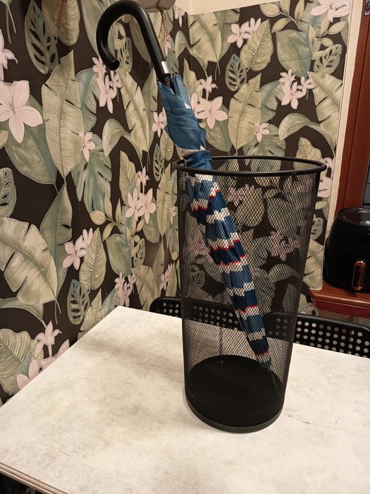 Kosz ażurowy czarny na parasole włóczki