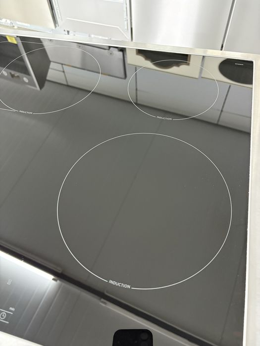 Нова Індукційна варильна поверхня Bosch PIF64RBB5E 60см