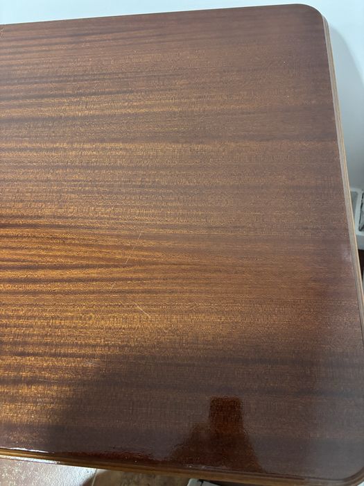 Mesa madeira com 4 bancos