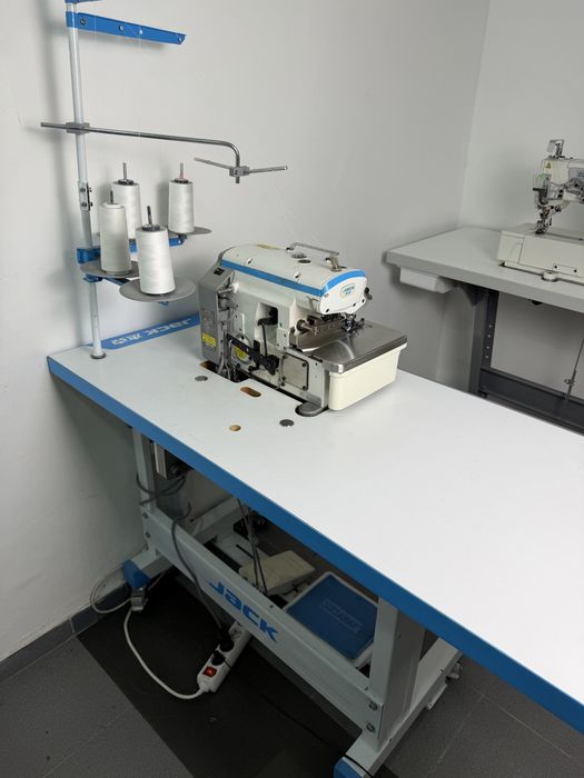 Máquina de Costura Overlock Industrial Jack E4
