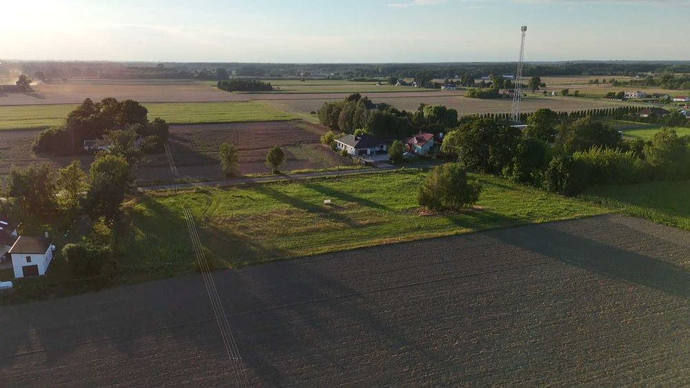 Dwie działki po 3607 m² o łącznej powierzchni 7214 m², zabudowa mieszkaniowa i usługowa, asfalt. - Widok 6