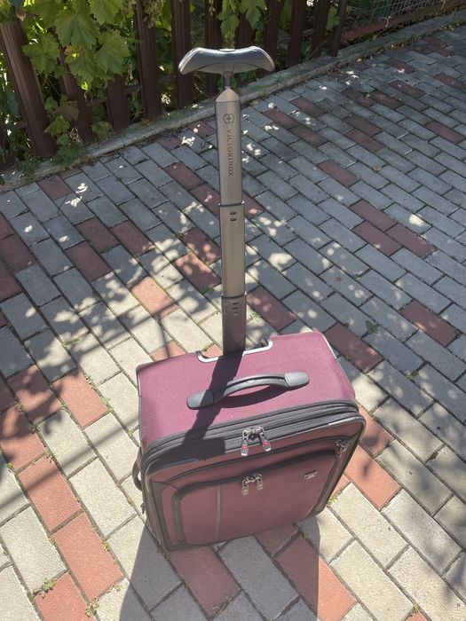 Валіза чемодан бренду Victorinox
